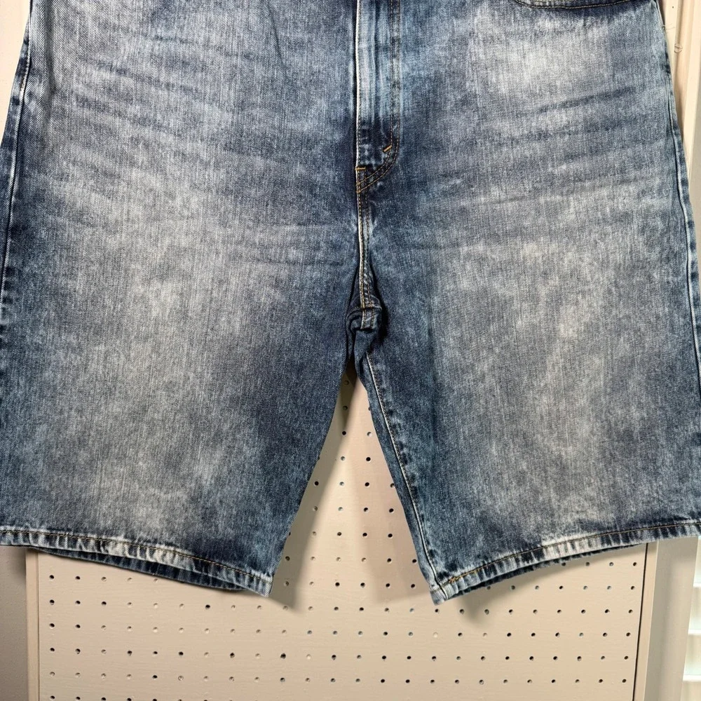 Levi's 569 Straight Shorts Men's Blue Denim Pockets Acid Wash Zip Fly - 38